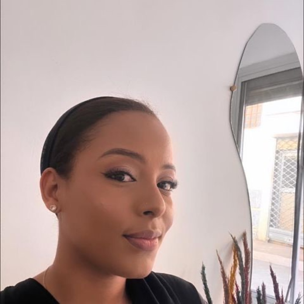 Meet your Posher, Samia